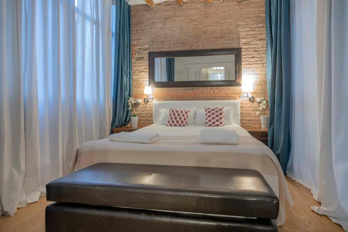 Exclusive 2 Bedroom Apartment In The City Center Barcelona Luaran gambar