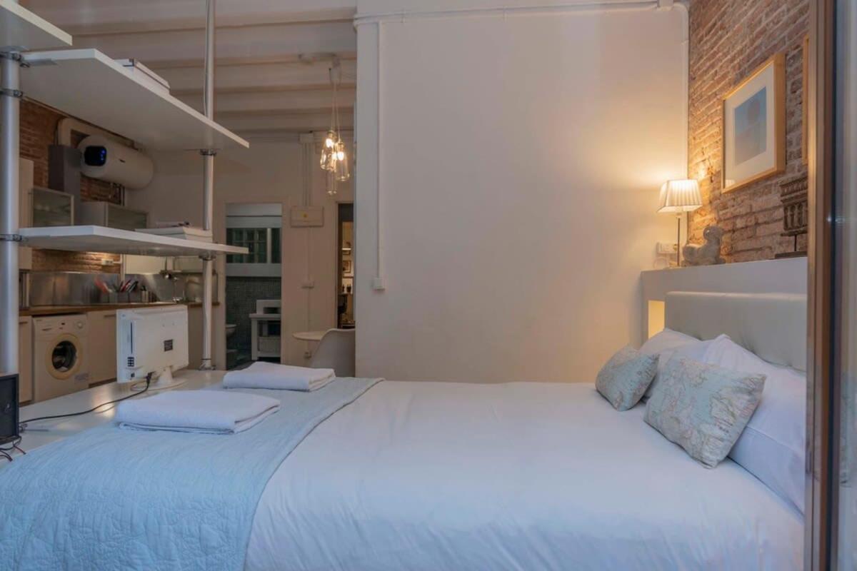 Exclusive 2 Bedroom Apartment In The City Center Barcelona Luaran gambar