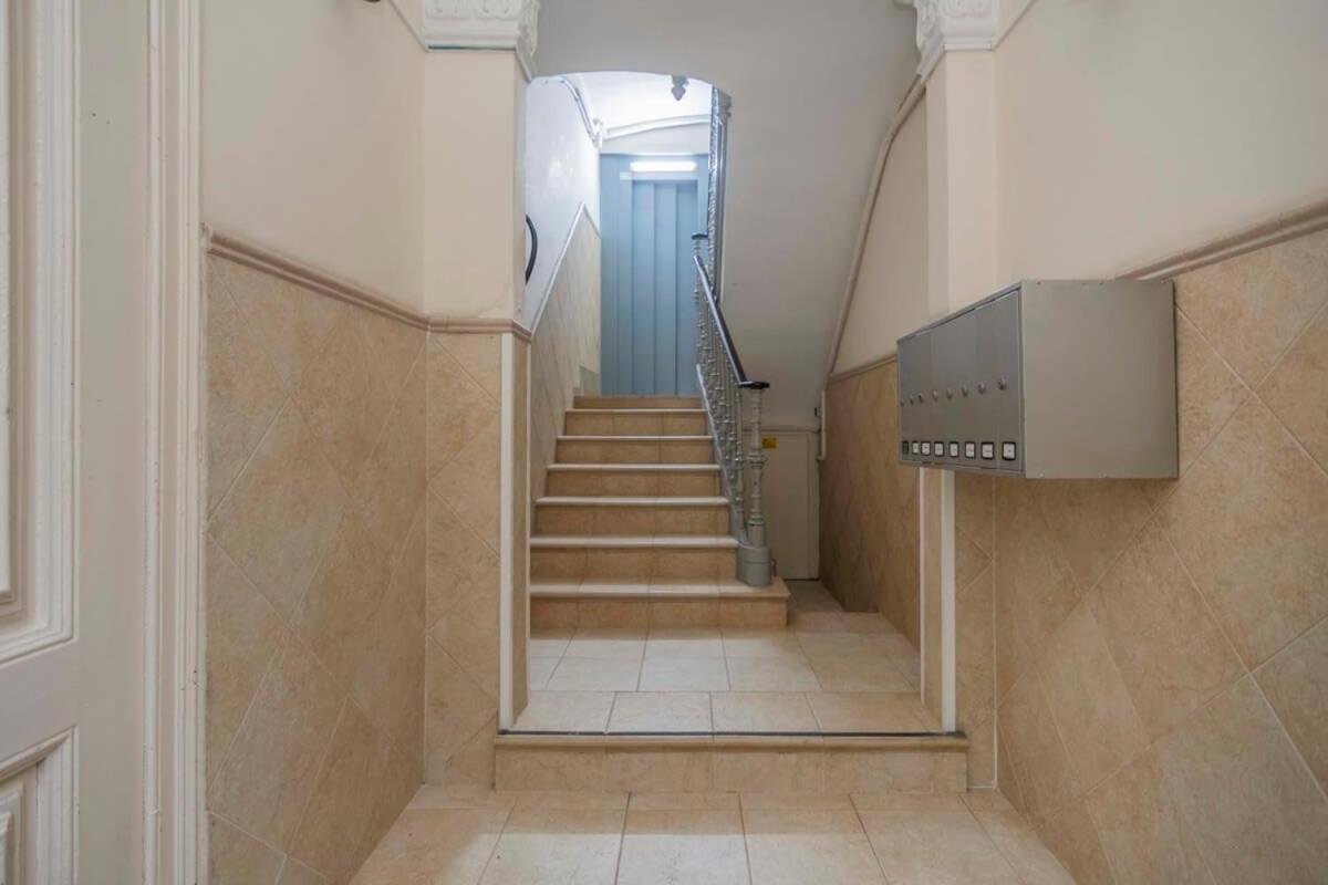 Exclusive 2 Bedroom Apartment In The City Center Barcelona Luaran gambar