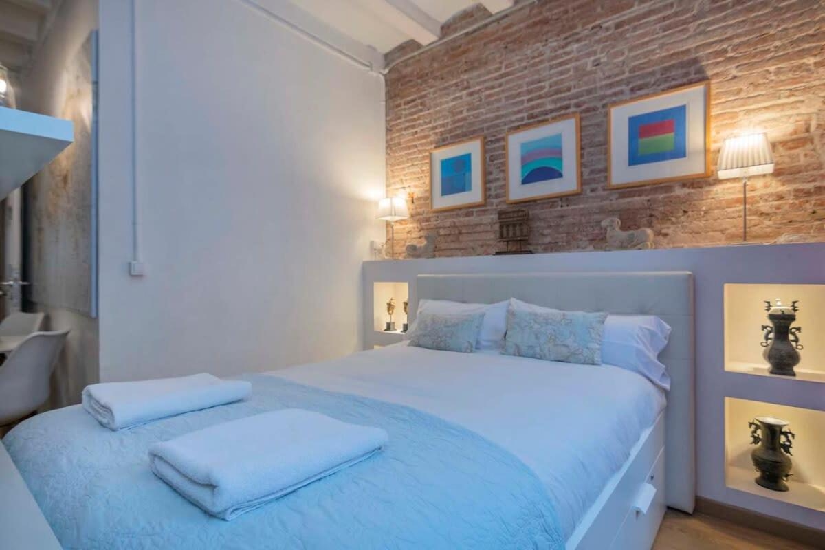 Exclusive 2 Bedroom Apartment In The City Center Barcelona Luaran gambar