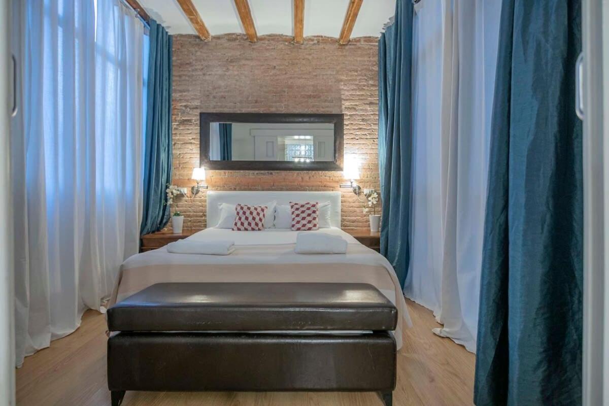 Exclusive 2 Bedroom Apartment In The City Center Barcelona Luaran gambar