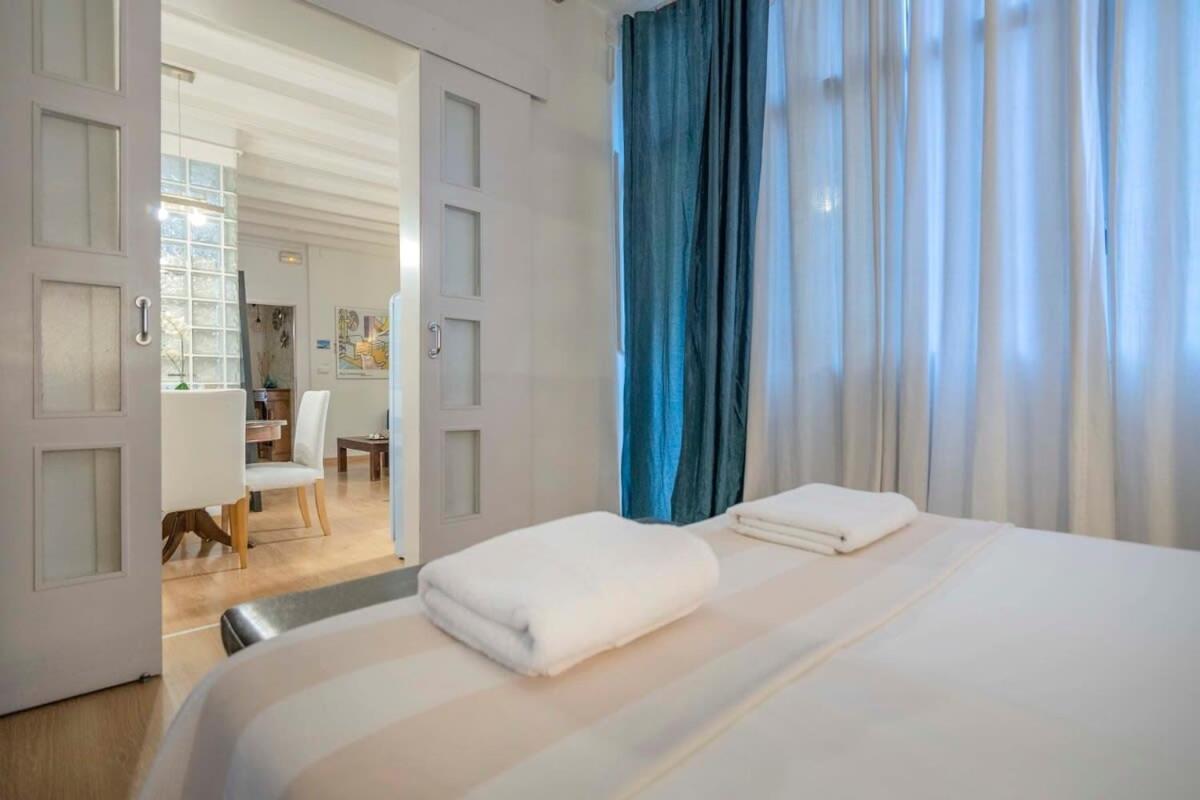Exclusive 2 Bedroom Apartment In The City Center Barcelona Luaran gambar