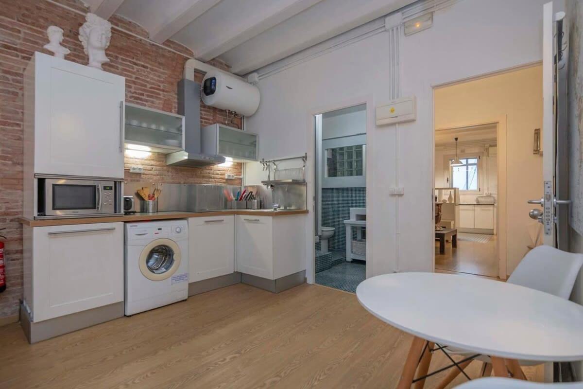 Exclusive 2 Bedroom Apartment In The City Center Barcelona Luaran gambar