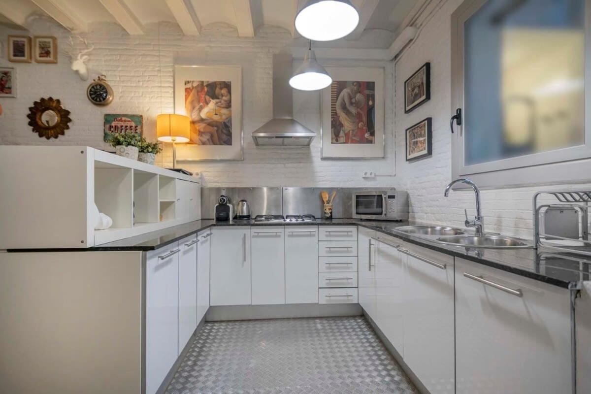 Exclusive 2 Bedroom Apartment In The City Center Barcelona Luaran gambar